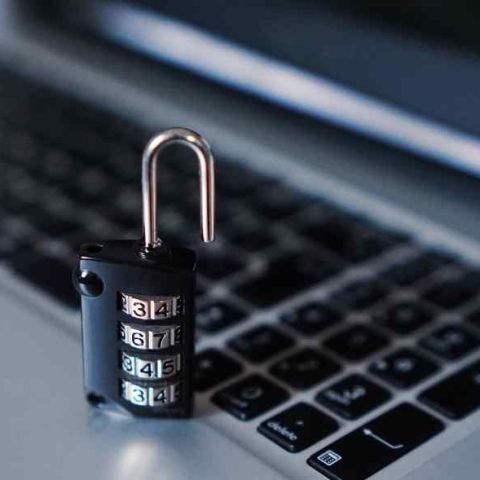 Stājas spēkā jauni noteikumi ES iestāžu kiberdrošības veicināšanai