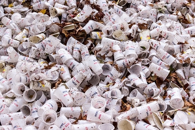 Plāno aizliegt vairākas vienreizlietojamās plastmasas preces