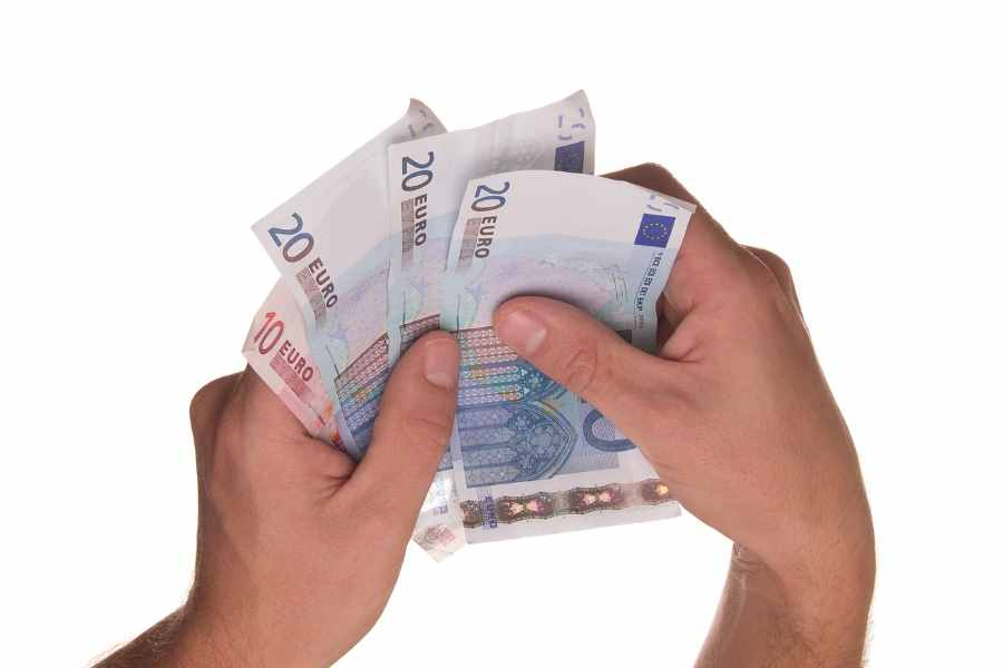 No 2024.gada minimālā alga būs 700 eiro
