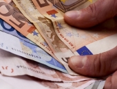 Rosinās līdz 600 eiro paaugstināt slieksni, no kura aizņēmējam jāiesniedz izziņa par ienākumiem