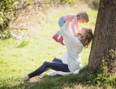 Plašāks adoptētāju loks varēs saņemt paternitātes pabalstu