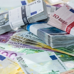 Vienojas no nākamā gada palielināt minimālo algu līdz 370 eiro