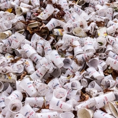 Plāno aizliegt vairākas vienreizlietojamās plastmasas preces