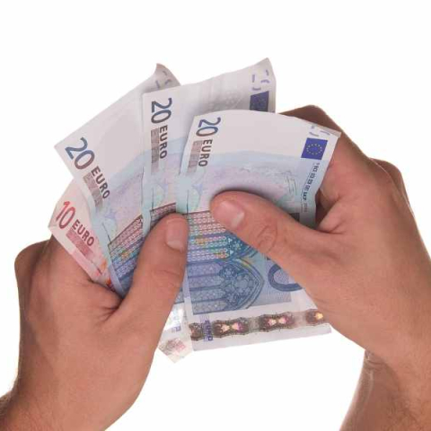No 2024.gada minimālā alga būs 700 eiro